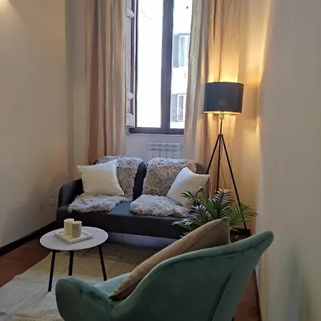 Via Dei Serpenti * روما