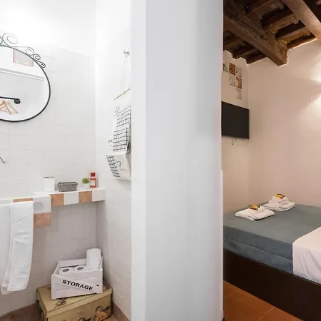 Via Dei Serpenti روما